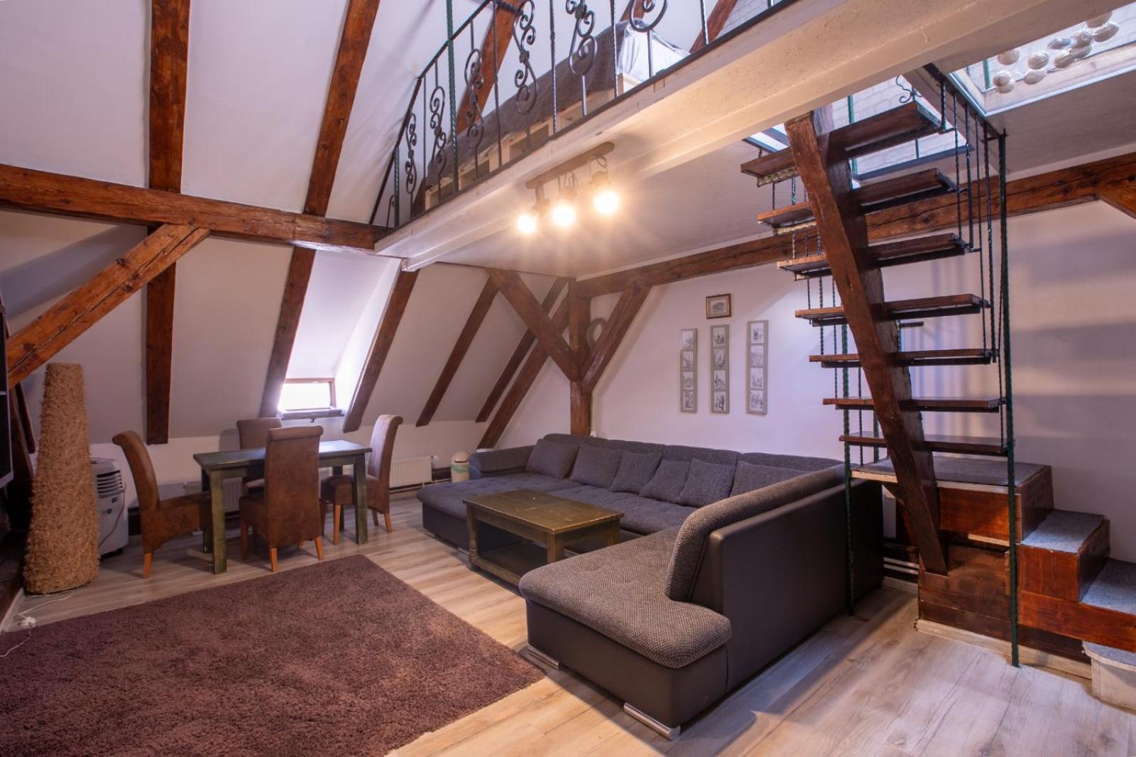 4 Rooms Piata Sfatului براشوف المظهر الخارجي الصورة