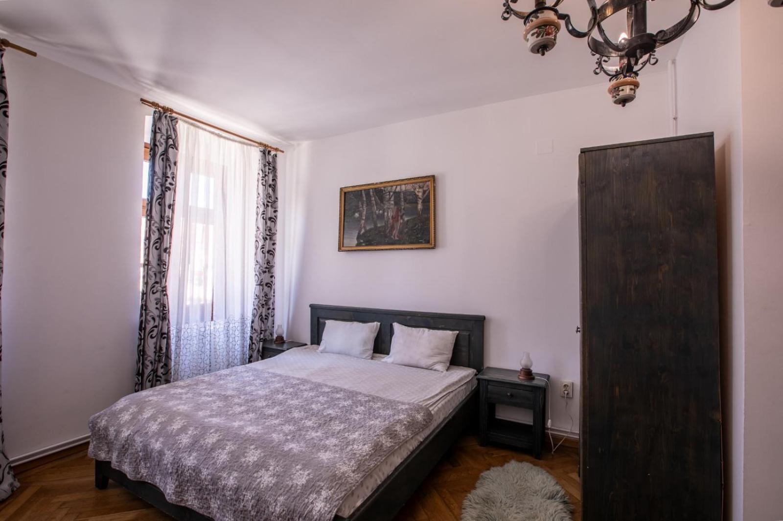 4 Rooms Piata Sfatului براشوف المظهر الخارجي الصورة