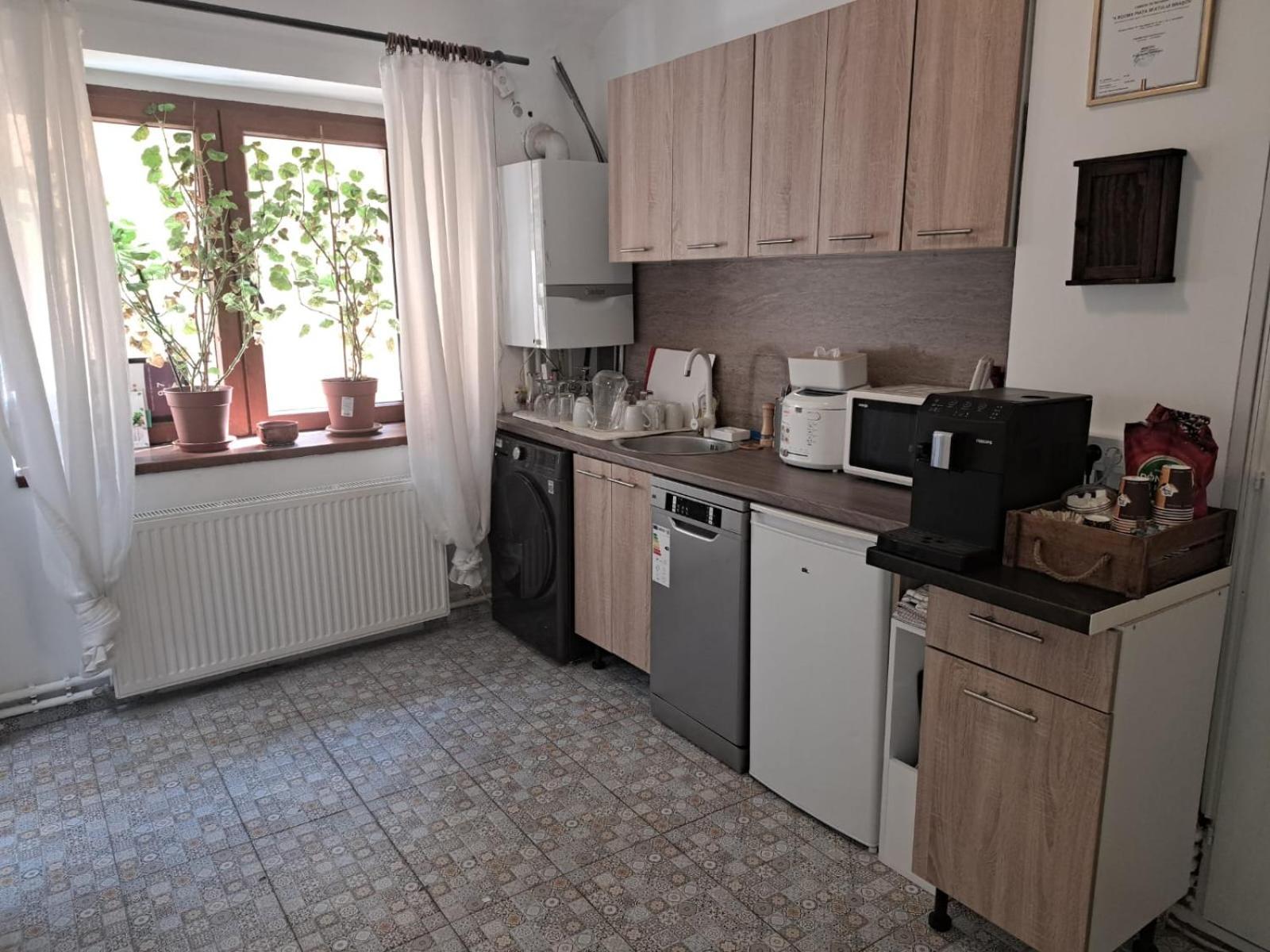 4 Rooms Piata Sfatului براشوف المظهر الخارجي الصورة